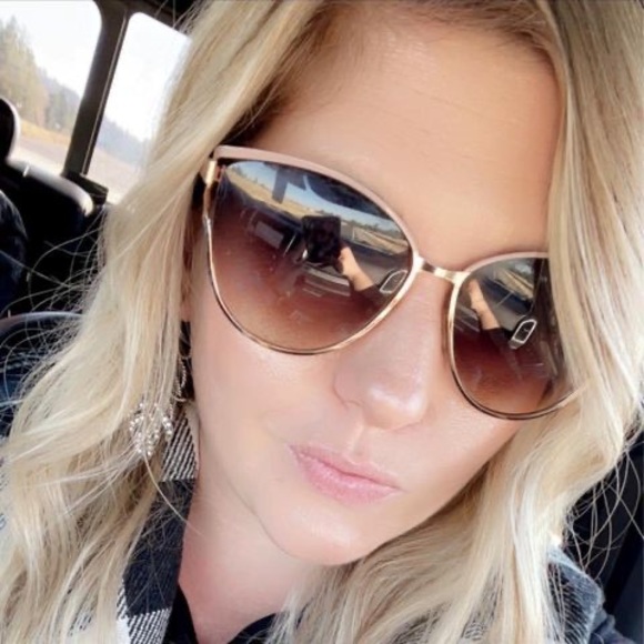 Meet your Posher, Shawna - Picture 1 of 1